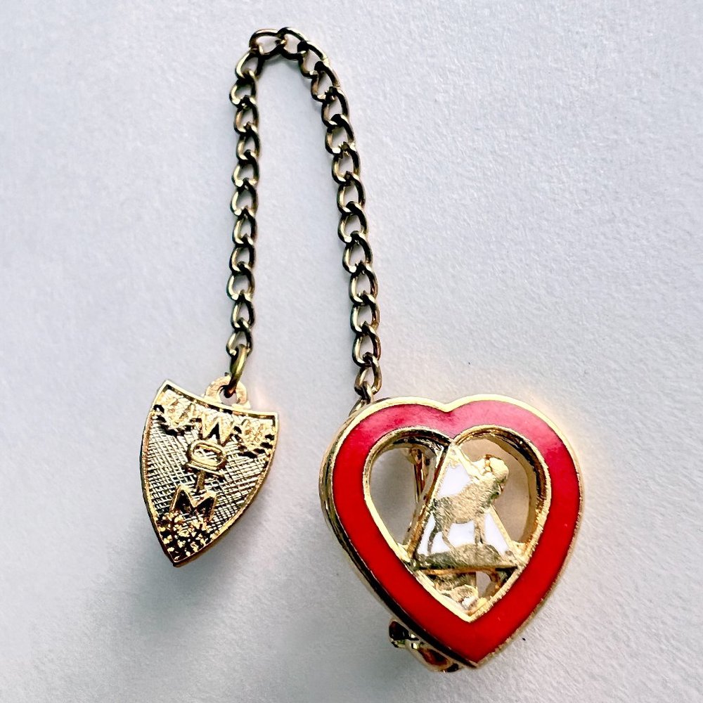 Women Of The Moose Heart Pin + chain WOTM Member Sweater Lapel Vintage Gold Tone